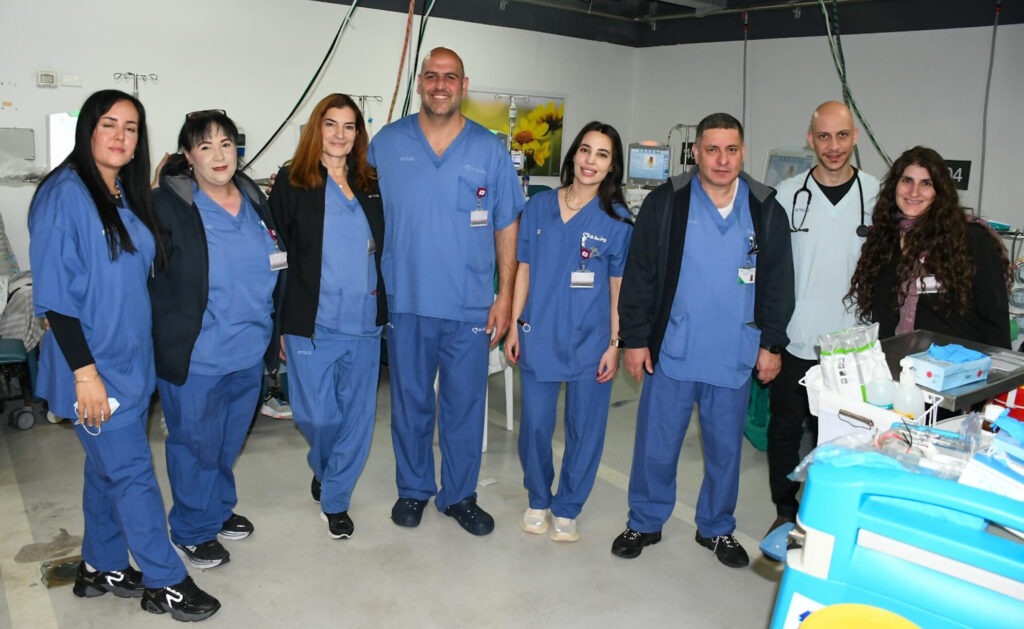 וואפה עם צוות הדיאליזה במתחם תת הקרקע ברמב
