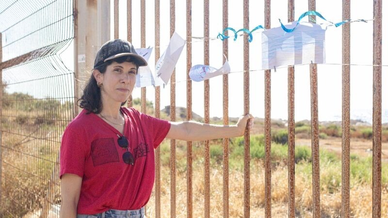 יעל וולפנזון, ממובילות המאבק להסרת הגדר בבת גלים | צילום: עומר מוזר
