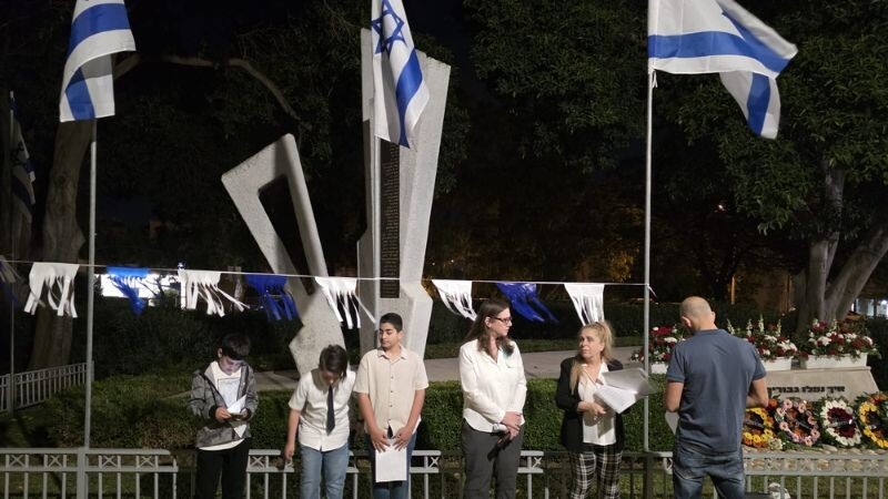 טקס זיכרון ליד האנדרטה לזכר הנופלים בקרית אליעזר | צילום: יהודה פרחי