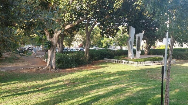 אנדרטת הנופלים וההרדופים | צילום: פעילי הגינה הקהילתית