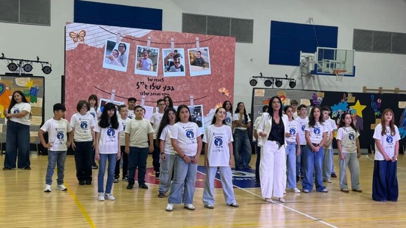 במסיבת הסיום: תלמידי כיתה ו' הקדישו שיר לזכר חברם שנהרג בתאונה
