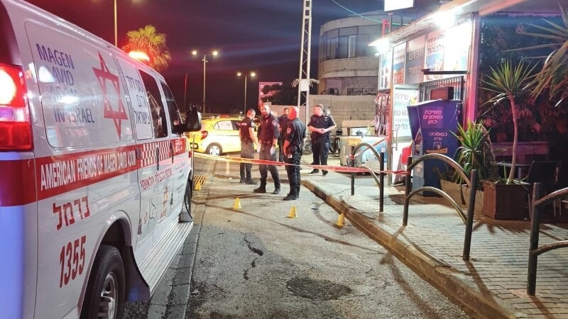 רצח בשד' ההגנה: בן 18 נורה למוות, שניים במצב קשה