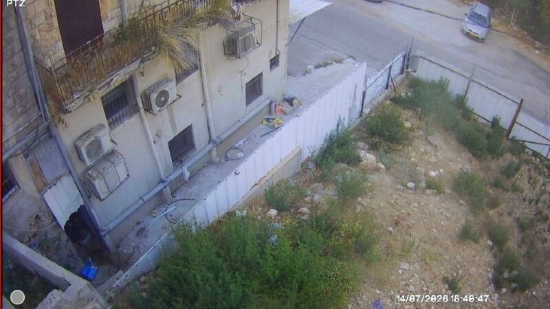 הוסר המבנה הבלתי חוקי מעל מדרגות דבורה: אפשר (בינתיים) לנשום לרווחה